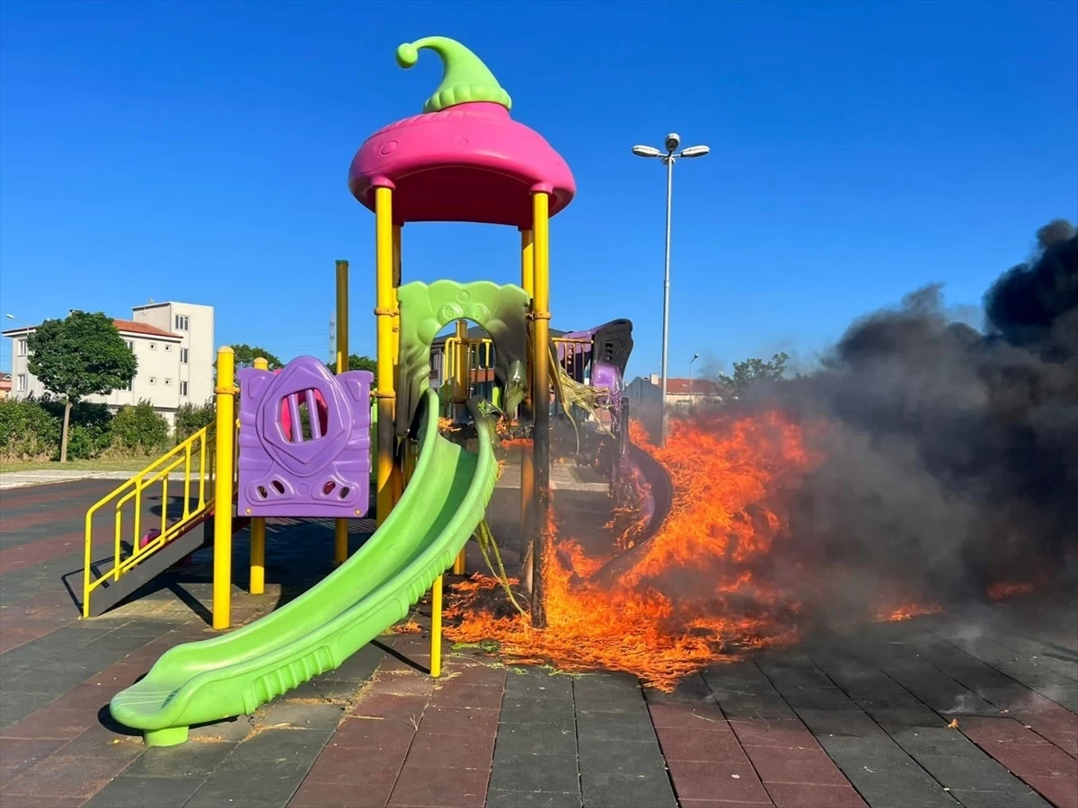 Çorlu'da Parkta Yangın Çıktı
