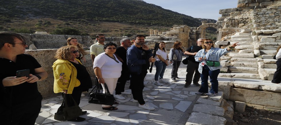 Tekirdağ'lı gazeteciler Perinthos antik kentinin geleceğini anlamak için Efes antik kentini gezdi.