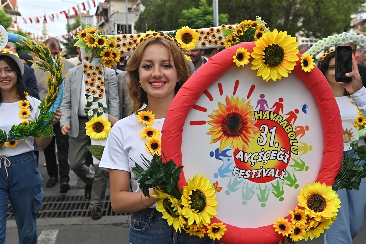 Tekirdağ Hayrabolu'da 31. Ayçiçeği Festivali Başladı