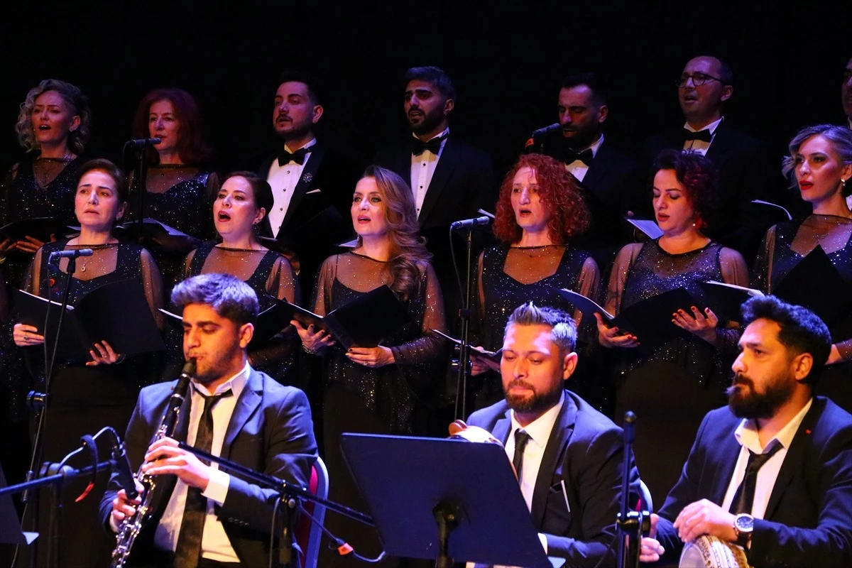 Tekirdağ'da Öğretmenler Korosu Gençlik Haftası Konseri Verdi