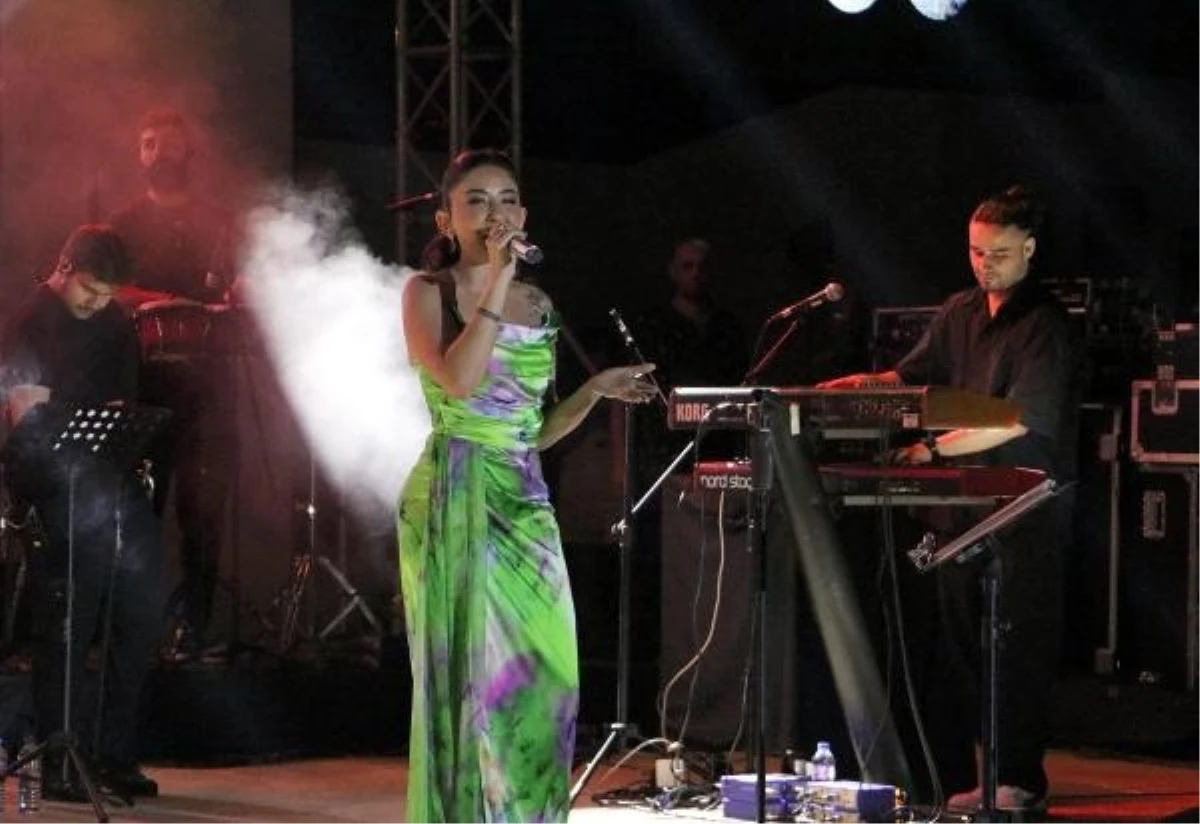 Melek Mosso, Tekirdağ'da ikinci kez sahne aldı