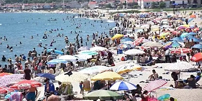 Tekirdağ'da sıcak havadan bunalan vatandaşlar, sahillerde vakit geçirdi.